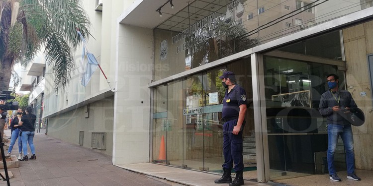 CALLE SANTA FE. En el Juzgado de Instrucción 2 se radicaron las denuncias que involucran al policía posadeño.