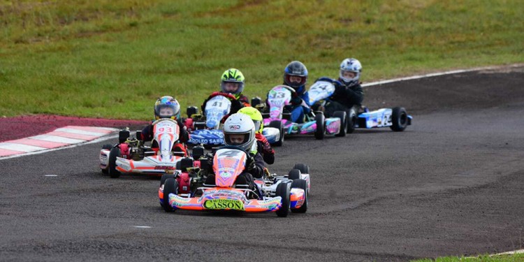 PURA VELOCIDAD. Los karts corren desde hoy en el circuito 2. Puro show.