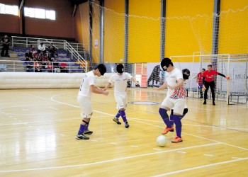 Los Magos abren el Interzonal en casa