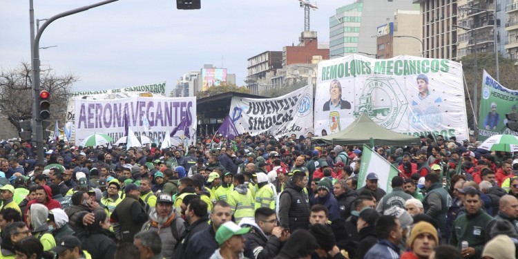 Movilización sindicalista en Buenos Aires a raíz de la crítica situación económica, pero sin ir en contra del actual gobierno Nacional.