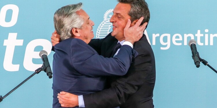 zzzznacp2NOTICIAS ARGENTINAS BAIRES, AGOSTO 3: El presidente Alberto Fernández toma juramento al nuevo ministro de Economía, Sergio Massa. Foto NA: DAMIAN DOPACIOzzzz