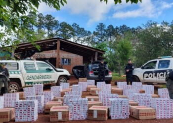 Llevaban 31 mil atados de cigarrillos en un vehículo robado