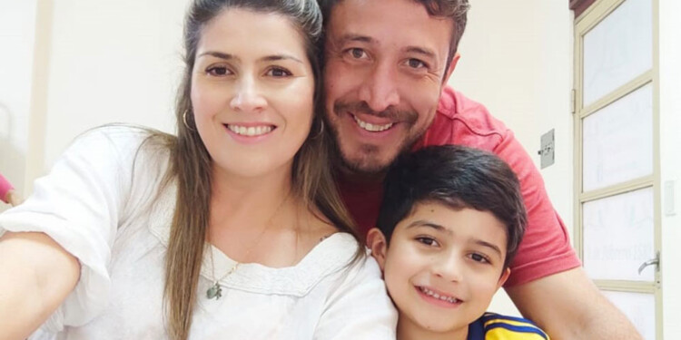 JUNTOS. La familia Montenegro y el compromiso de llevar una alegría a los niños.