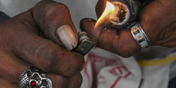 EFECTOS. La pedra es fumada mediante una pipa casera y el efecto que produce en la salud es totalmente dañino.