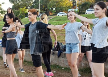 Cada vez son más los varones que disfrutan del baile en la Estudiantina posadeña