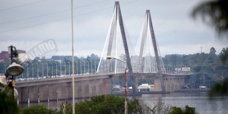 EN EL PUENTE. En Encarnación consideran necesario incorporar una empresa paraguaya de trenes para evitar depender del monopolio actual.
