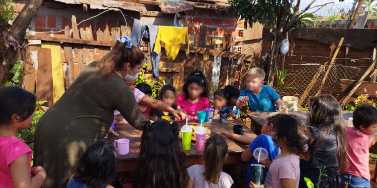 A LA ESPERA. Cristina contó que los niños de los barrios Belén, A-4, Unión, San Isidro y San Onofre, los esperan.