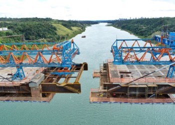 Quedan sólo 5,78 metros para unir el nuevo viaducto entre Foz de Iguazú y Presidente Franco