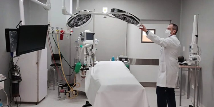 "Nos va a permitir trabajar en conjunto con patología mamaria y hacer todo lo que es cirugía oncológica y reconstructiva de mama. Después hay una diversidad de patologías, como son el cáncer de piel, que nos va a permitir resolverlas en Oberá", aseguró el doctor Abrile.