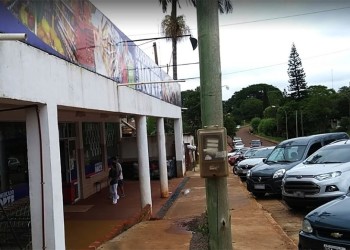 A tiros dejaron el techo del supermercado chino como un colador