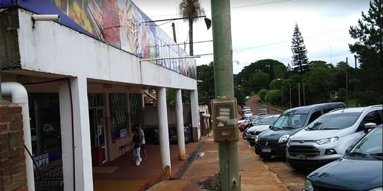 LUGAR DEL HECHO. Varios vecinos de la zona y en la dependencia policial se escucharon numeros tiros dentro del supermercado.