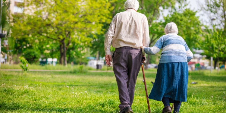 ESTAR PRESENTES. Personas de la tercera edad solicitan participación.