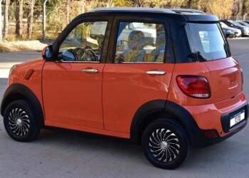 Salió a la venta Tito, el auto eléctrico argentino con 5 puertas: ¿cuánto cuesta?