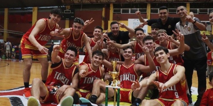CAMPEÓN. El Oriental volvió a imponerse en el clásico, esta vez en tiempo extra, y festejó por duplicado el campeonato. (Foto Misiones Basket).