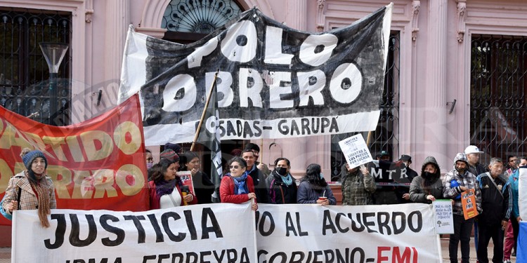 CONCENTRACIONES. Los reclamos se llevaron adelante en varias localidades, en Posadas se juntaron en la plaza 9 de Julio.