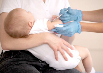 COVID: este viernes comenzará la vacunación a los menores de tres años