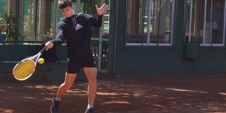 PROMESA. Arriola dio cuenta de Hourcade y se quedó con el triunfo en Libres B.