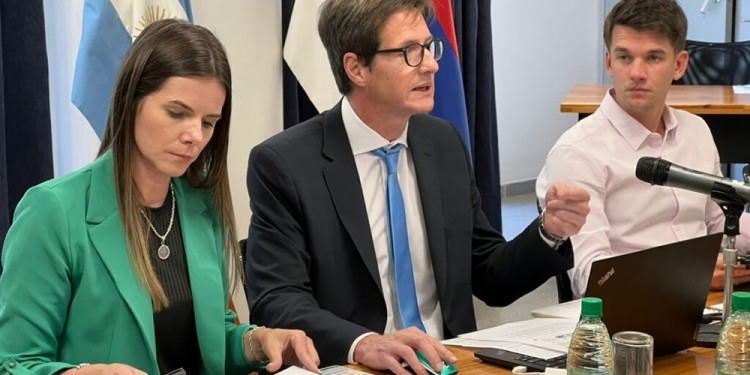 EXPOSICIÓN. El escribano Rojas Decut brindó detalles sobre los ejes de gestión y programas sociales.