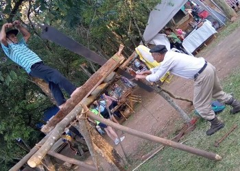 Nueve décadas de felicidad con la construcción artesanal con madera