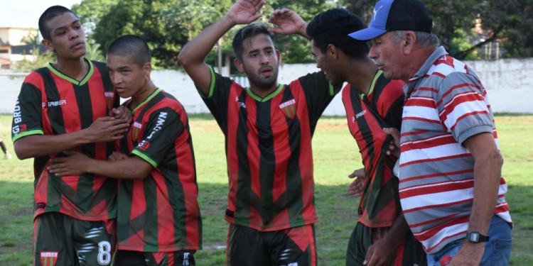 UN SOLO PUEBLO. Encarnación y Posadas, que en masculino tendrá a Suirezs como entrenador, se vuelven a medir (Archivo)