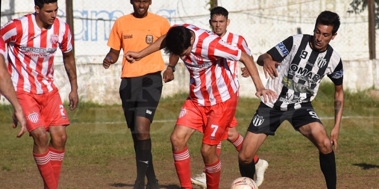 A JUGAR. Candelaria y Atlético Posadas se medirán el domingo.