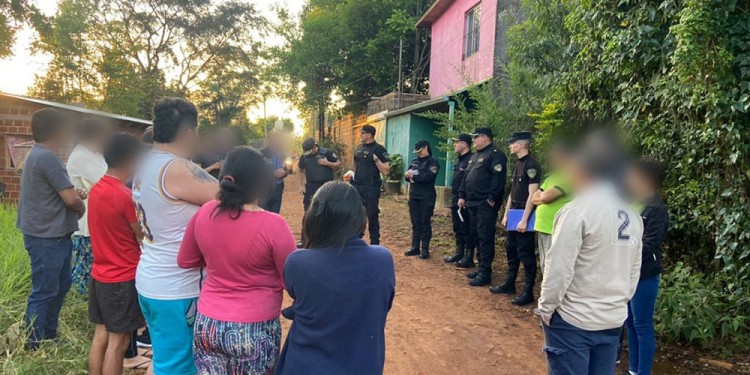PLANTEOS. Los vecinos mantuvieron reuniones con efectivos policiales donde plantearon sus vivencias y quejas.