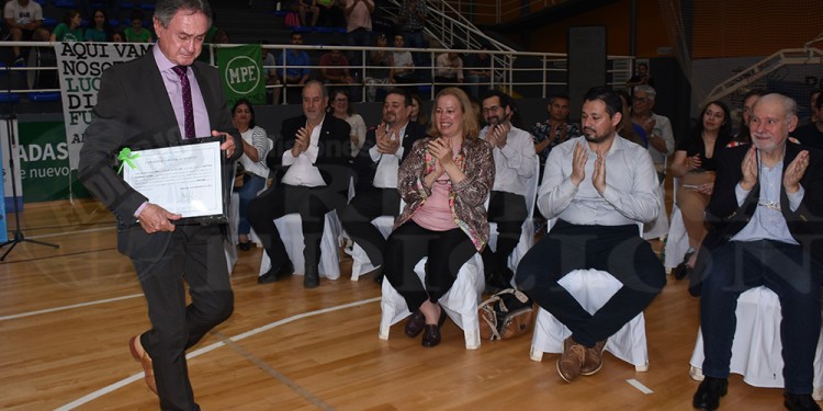 DE ORO. Además de sus logros médicos, Melo ganó seis medallas de oro en la Olimpíada Médica Mundial.