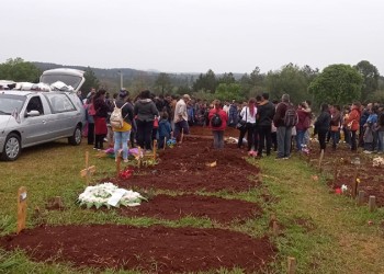Despidieron al niño asesinado y continúa la búsqueda de “Koki”