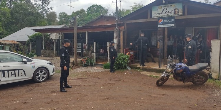 PROCEDIMIENTO. Lugar de recaptura de los sospechosos e incautación de la motocicleta en la que circulaban.