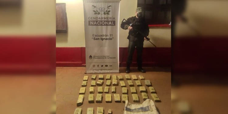 MODALIDAD. La droga estaba siendo desembarcada para ser acopiada.