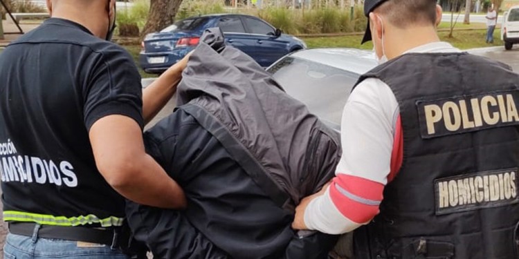 SEGUIRÁ DETENIDO. El acusado tras ser capturado en Garupá, en mayo del año pasado y tras la denuncia.