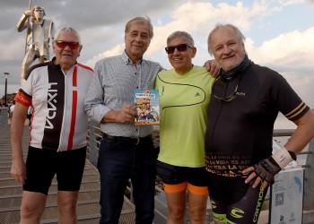 Mientras pedalean, ayudan a su salud y van aprendiendo