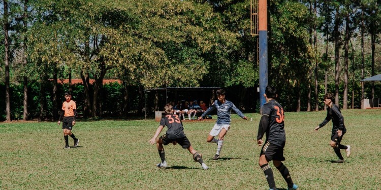DOS DÍAS A PURO FÚTBOL. La fase final de la Bayern Cup en Misiones culminó ayer en el predio de Crucero.