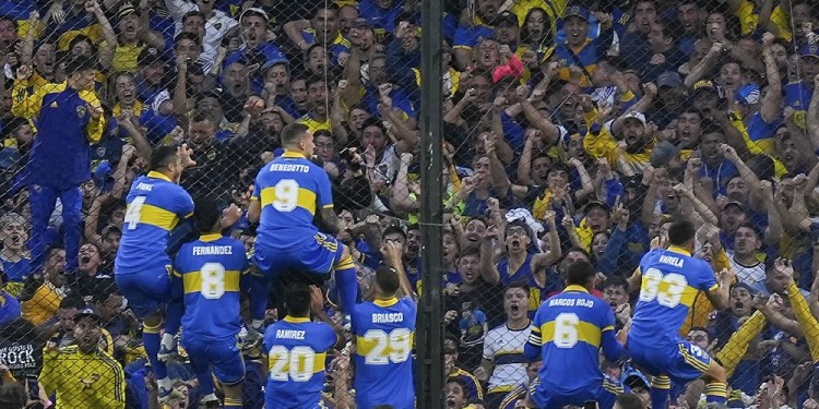 zzzznacd2NOTICIAS ARGENTINAS BAIRES, SEPTIEMBRE 12: Dario Benedetto festeja el primer gol de Boca frente a River durante el superclasico que juegan en l a Bombonera. Foto NA: MARCELO CAPECEzzzz
