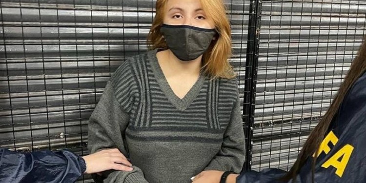 Detenida: Brenda Uliarte, también conocida com Ámbar fue apresada en la noche del domingo.