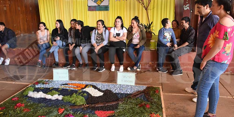 Candelaria vivió con emoción una nueva muestra de alfombras florales en el BOP 5