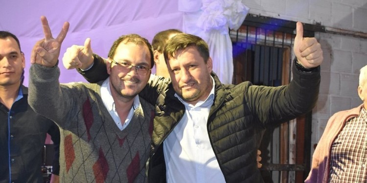 SZUMKOSKI Y KOBLER. Los intendentes de Liniers y Nueve de Julio, secretario y presidente, mandan en la cooperativa.