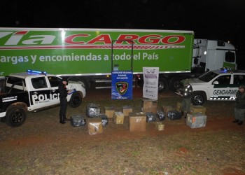 Mercadería ilegal y posible contrabando de droga en camión de encomiendas