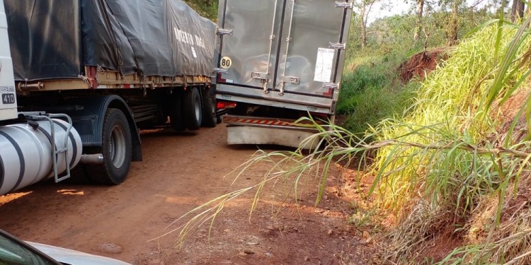 TRÁNSITO. Para poder seguir viaje los conductores deben hacer un desvío por un camino alternativo por lo que las autoridades piden precaución