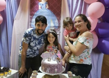 Hicieron una pausa en la docencia para producir flores de corte