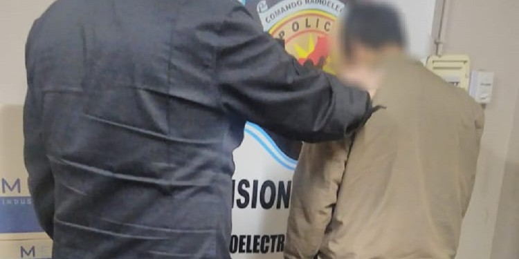 ROBO. Los delincuentes amedrentaron a la víctima con un cuchillo.