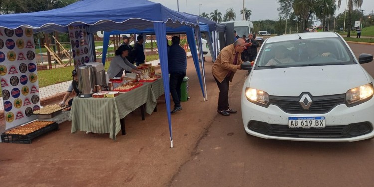 "UN MIMO": Invitan a los turistas con comidas típicas.