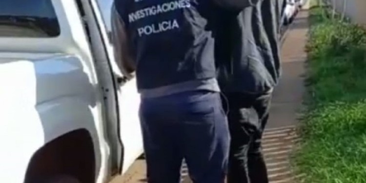 ATRAPADO. El sospechoso merodeaba el barrio Ñu Porá y fue detenido