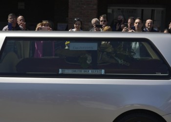 Una multitud despidió a Carlitos Balá en el cementerio de la Chacarita