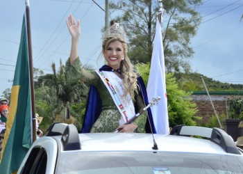 Comenzó la Fiesta del Inmigrante con el Desfile de las Colectividades