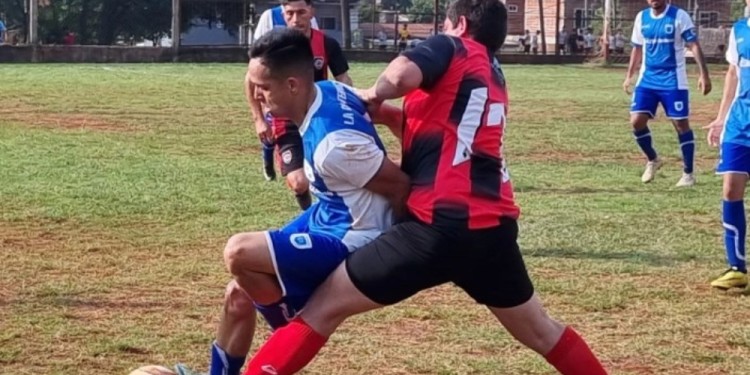 EN LA LUCHA. El fin de semana se disputará la última fecha del ascenso local.