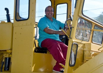 “En nombre de papá, rindo homenaje a los municipales”