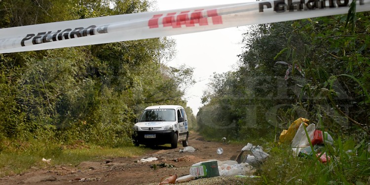 ESCENARIO. Los restos de las provistas que transportaba Da Rosa quedaron esparcidos en el lugar del crimen.