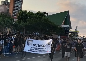 Emotivo homenaje de los estudiantes del Janssen a Luis Bojcho