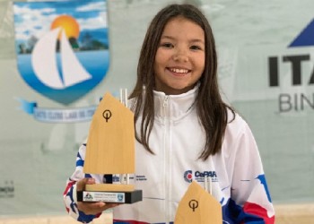 Juana Jendrika, la mejor dama en el Paranaense de Optimist en Brasil